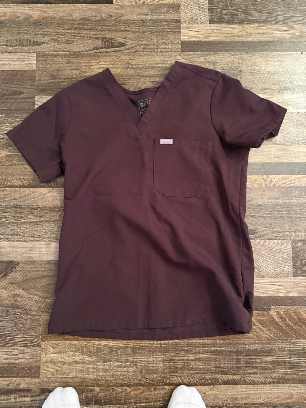 Figs Women's Short-Sleeve V-Neck Top in Espresso